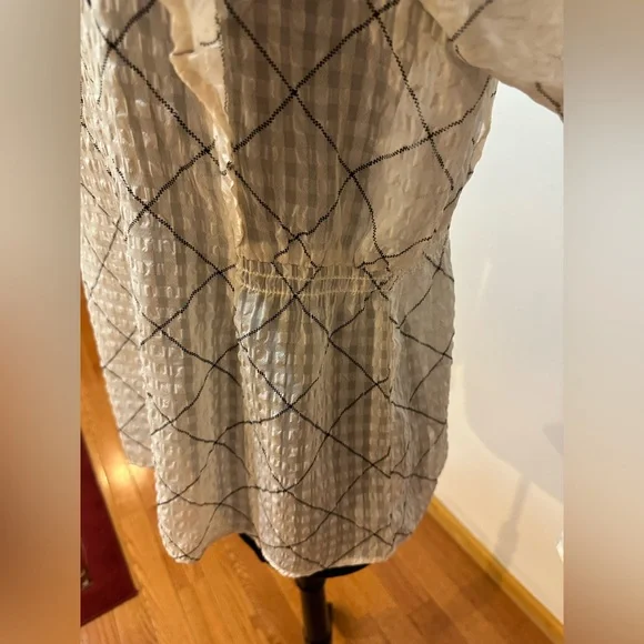 LOFT White Plaid Ruffle Sleeve Blouse Size M in excellent condition - Picture 6 of 16